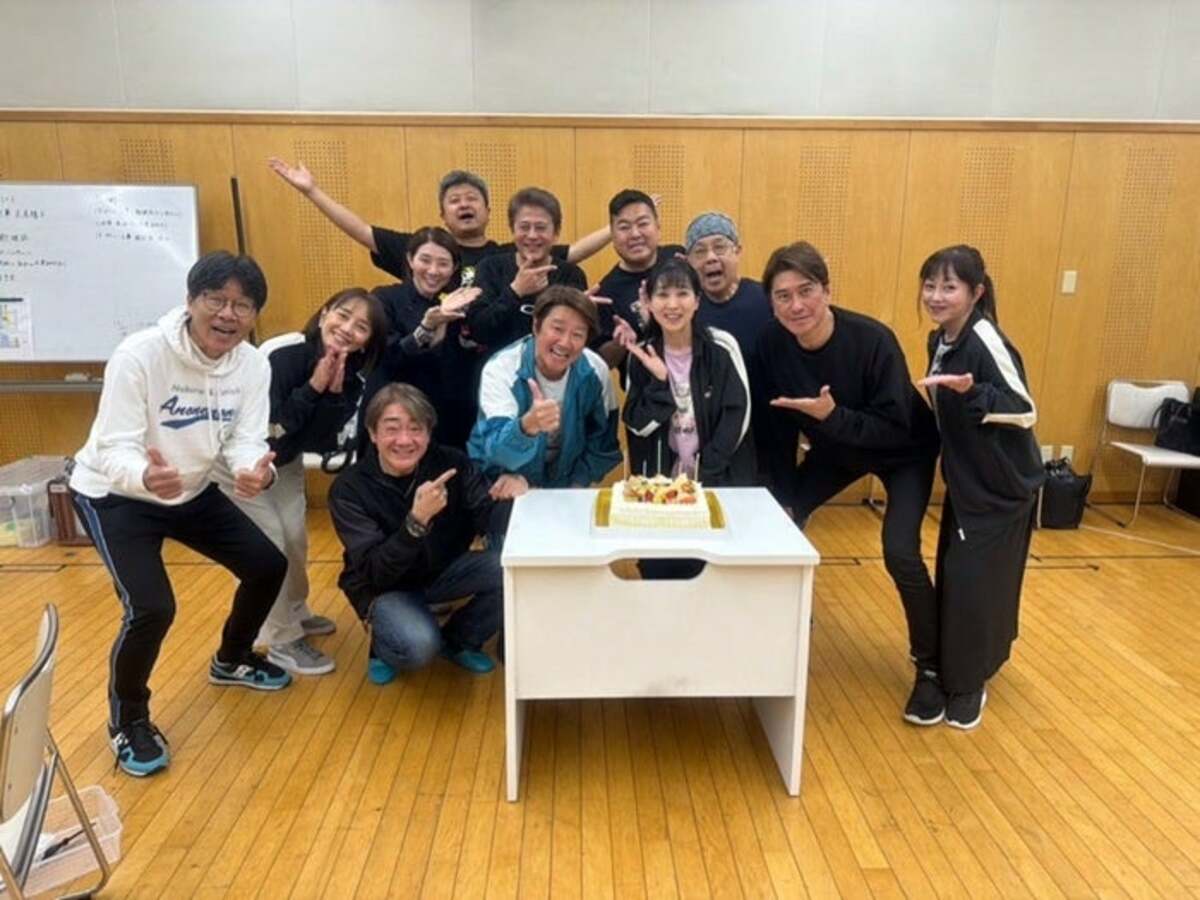 川崎麻世、近藤真彦らと西村知美の誕生日を祝福「マッチが何やらまた企