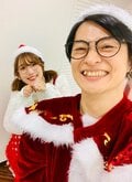 下野紘＆内田真礼がキュートなメガネサンタに！「声優と夜あそび」火曜オフショットにファン「最高にかわいい」