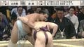 まるで上から押し潰すように……規格外の204センチ最長身力士、184センチの対戦相手を強引にねじ伏せ解説者も唖然「説明ができない」