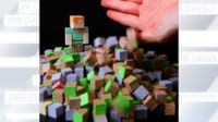【映像】マイクラの世界を“紙と磁石”で完全再現
