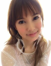 上原さくら、“悪夢を取り去るピアス”で授業中の居眠り防止？