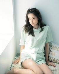 Niki、透明感溢れる涼しげショットが「綺麗すぎる…」「美人すぎ」と話題