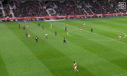 伊東純也、絶好位置に送り込む“ふわり”ピンポイントパスが脚光「あの軽い足の振りで」「流石のパス」一瞬でチャンスを作り出した決定的瞬間