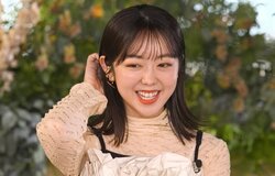 「塾の宿題を教えるために、別の塾に通う」“有名お受験塾”の宿題量に「何これ！？」新米ママ・峯岸みなみが驚き