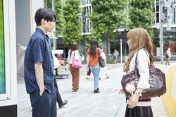 松村北斗、美女からの逆ナンを可憐にスルー 映画『ライアー×ライアー』本編映像到着