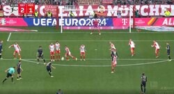 GKが頭を殴りまくってブチギレ！「怖っ…」「ムカついたんだな」選手の壁をブチ抜く“爆速フリーキック”が炸裂した瞬間　世界最高の守護神もイラついた一撃