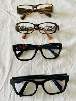 松居直美、老眼鏡の“20年間の軌跡”を公開「気分転換に新しいのを作ったり」