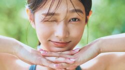 “何者でもない17歳”がついに芸名決定 正真正銘デビュー「虹咲カリナ」の初グラビア 『週プレ』