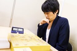 将棋好きフルポン村上　超速将棋に興味津々「見たことがないものが見られそう」