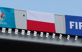 ポーランド代表のW杯用ユニフォームはナイキ製なのにシンプル!!　胸には国章、袖に白鷲の巣