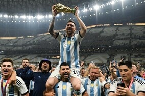 「世界一、君は最高の友人だ」アグエロが盟友メッシとの２ショットを公開！悲願達成を祝福【W杯】