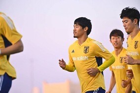 守田英正が練習に復帰。伊東純也は右ふくらはぎにテーピングも26人全員で汗を流す