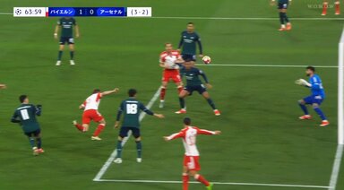 冨安健洋も対応できず…バイエルンDFが猛スピードで飛び込んでスーパーゴールを叩き込んだ瞬間！ CL準決勝に導く決勝点にファン興奮「嗅覚やば」「後ろからはえぐいって」