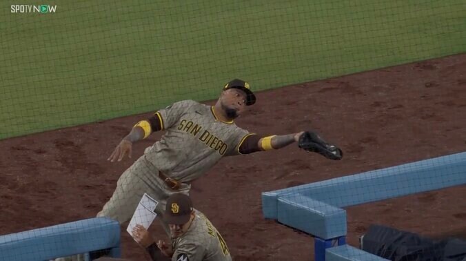 パドレスのアラエズがナイスキャッチ