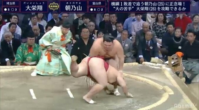 朝乃山、万全の51勝目 年間最多勝で首位キープ 賜杯は白鵬とマッチレースか 1枚目