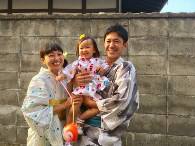 金田朋子、家族と浴衣を着てお祭りへ「めちゃめちゃ楽しそうでした！！！！」 1枚目