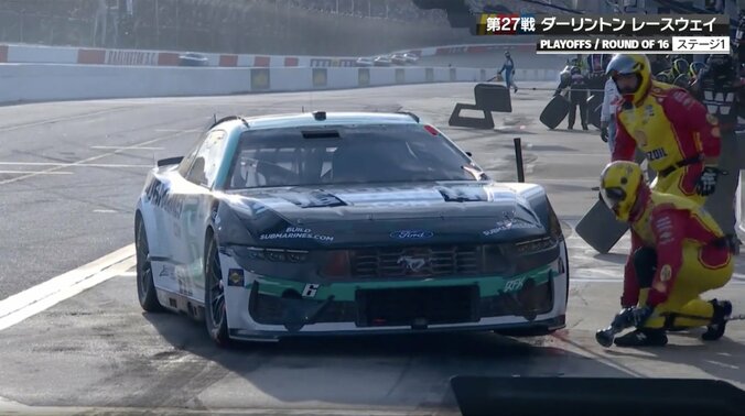 「これピット違いますよね？」ボルト締め忘れ→“別のチームが”助けるまさかの展開！ 米レースの“神対応”に驚きと称賛の声 3枚目