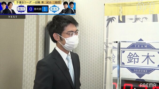 梶浦宏孝七段、激しい中盤まで「研究範囲」に師匠も驚きのため息／将棋・ABEMA師弟トーナメント 1枚目