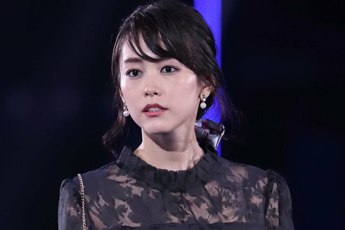 桐谷美玲、“黄金に輝く”美しい姿にファン絶賛「現代に現れた女神」「妖精」 1枚目