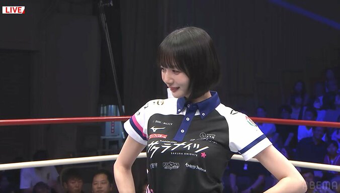 「この美人は誰？」ラウンドガールにまさかの人物 異色のラウガ姿が話題 「足なが！！」貴重な姿に反響相次ぐ 5枚目