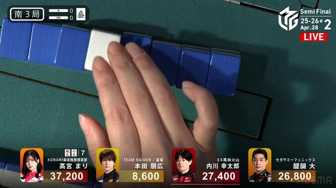 美女雀士の指先が震える瞬間