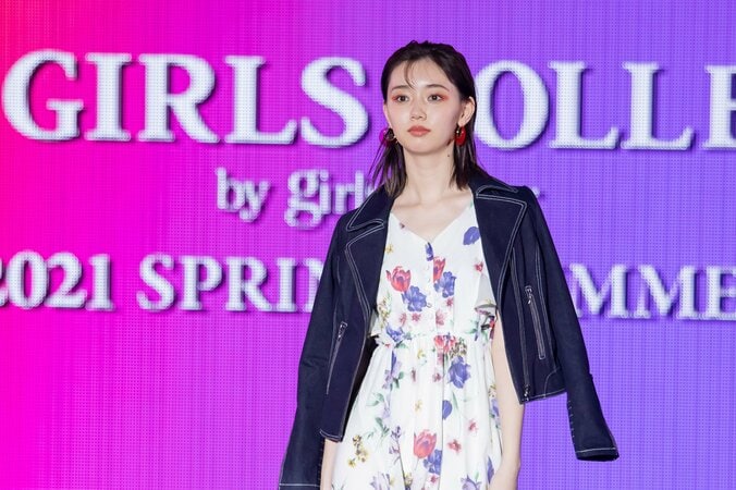 江野沢愛美、美脚際立つミニボトム＆爽やかワンピースで『TGC』ランウェイ2度歩く 2枚目