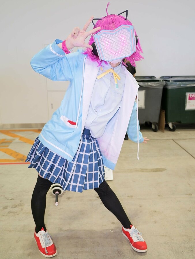 [Photos/Images] Ajuster des erreurs de 0,1 mm à la lime... Le cosplay high-tech de Rina de Love Live!, fruit d'un travail colossal sur son panneau d'affichage 3rd