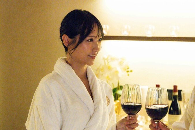 ハイスペ男性3人を一夜で落とした9頭身美女、圧巻のモテテクにYOUら驚愕「な、なにこれ!?」「ずっと主導権握ってる」 5枚目