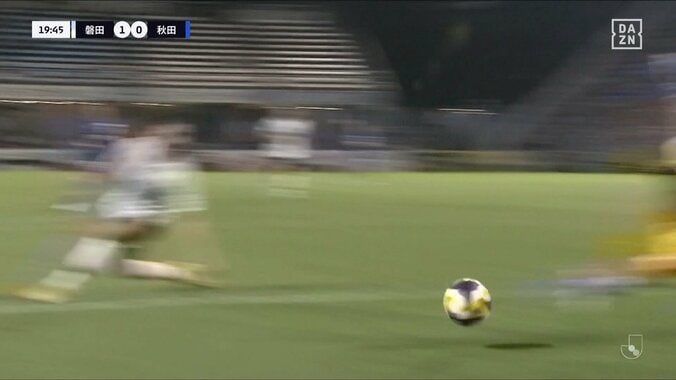 「やっぱ川島はすげえ」元日本代表守護神“神の左手”炸裂「これ決まらないの」枠内ブラインドシュートに“超反応”セーブの瞬間 5枚目