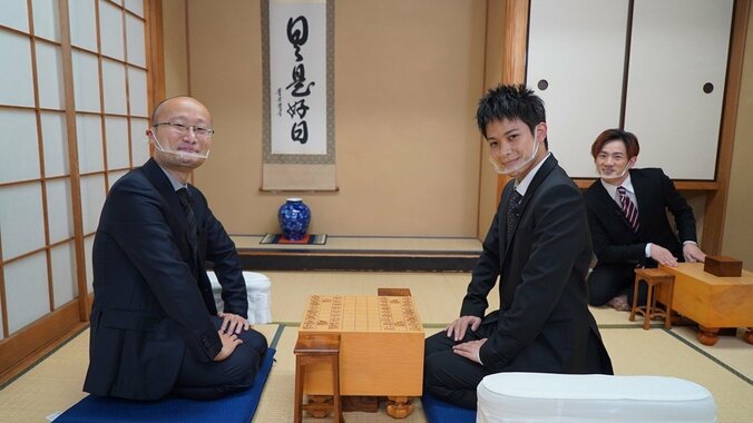 憧れの渡辺明名人と一局勝負！THE RAMPAGE岩谷翔吾＆浦川翔平が将棋会館に潜入 1枚目