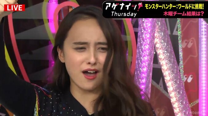 ファッションモデルがボウガンで殴りまくり　石田ニコル、モンハン最新作「これが一番強いんです！」 1枚目