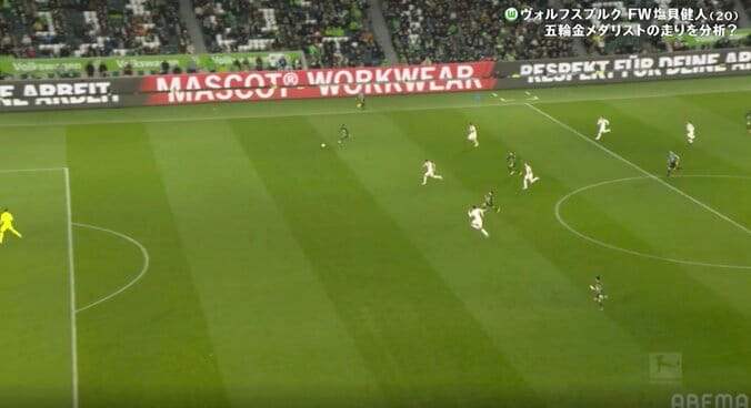 【写真・画像】「どんだけ走るん？」安藤智哉、爆速スライディング→ボール奪取の瞬間「ゴツすぎる」トップスピードで的確カバー＆ファウルを誘う好守備　1枚目