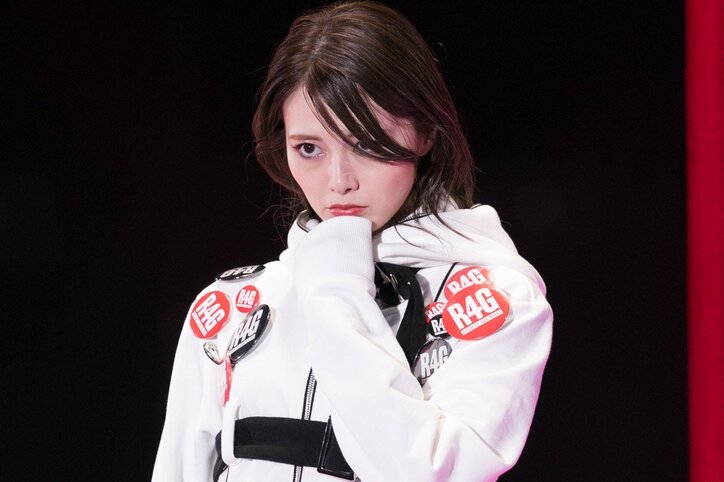 乃木坂46、白石麻衣は”クールまいやん”、松村沙友理は”にこるんポーズ”でTGCランウェイ堂々闊歩