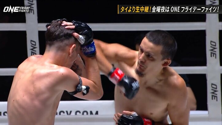 「一発で割れた」衝撃KOに実況“ドン引き” 「やばい、やばい、えぐい」元3冠王者も驚きの劇的結末