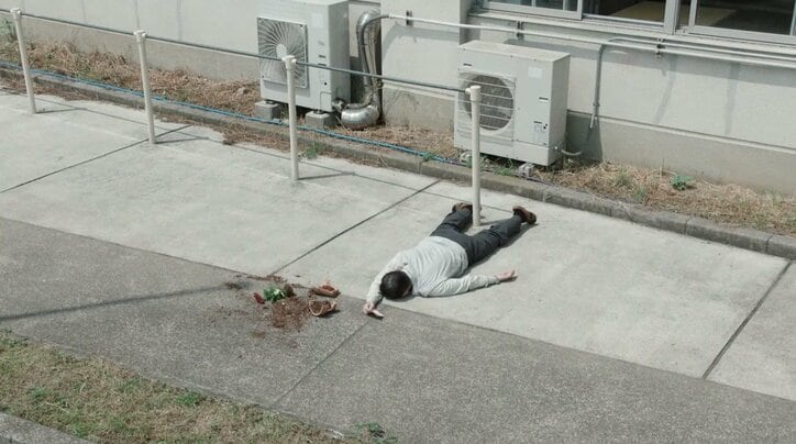 ブルマー姿で色仕掛け、植木鉢を頭上に落とし殺人未遂…眼帯秘書・礼香の高校時代が怖すぎる『L 礼香の真実』