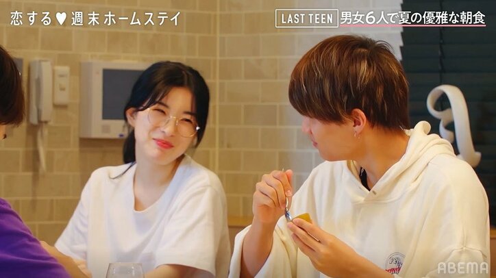 そら&るな、水着で1つの浮き輪に入りイチャイチャ…友情から恋へ前進？『恋ステ LAST TEEN』＃2