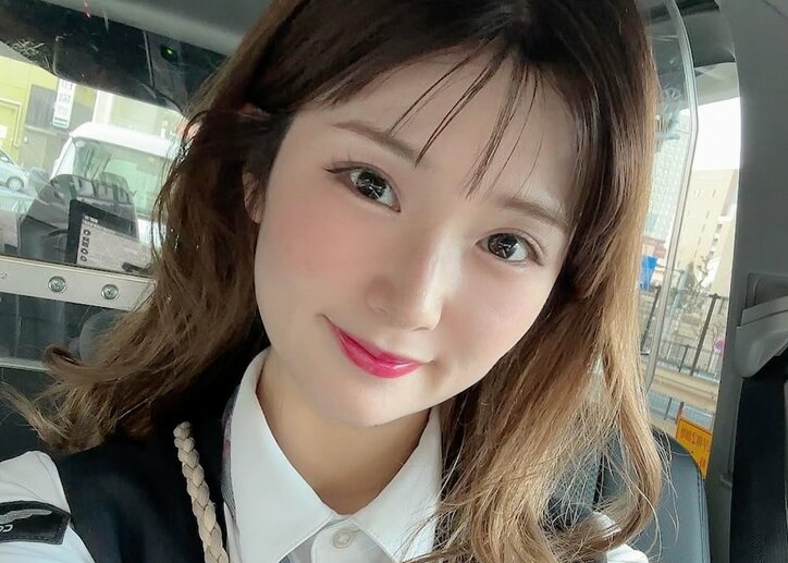 【写真・画像】「タクシー界の天使」可愛すぎるタクシードライバーに衝撃「美人さん！」　1枚目
