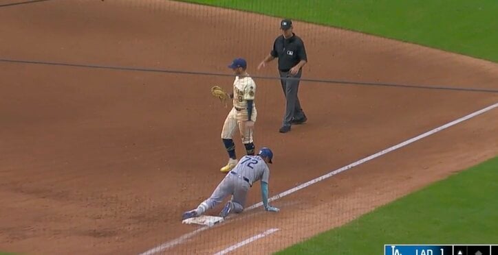 【写真・画像】実況爆笑！ 今永昇太に“謎のハプニング”？ まさかの光景「やりすぎw」 体勢がスゴいことになる… ファン騒然「先生最高」「いちいち面白い」　1枚目