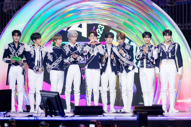 新人賞に輝いたZEROBASEONE「次は新人ではなく神のような存在に」大舞台で見せた貫禄、デビュー曲を堂々パフォーマンスし会場熱狂 『MMA2023』