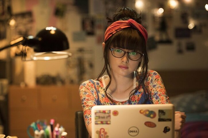 玉城ティナのメガネ姿が可愛すぎ!『わたしに××しなさい!』劇中写真が解禁