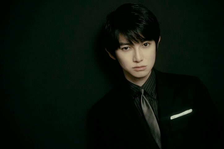 全身整形にホルモン注射で子供の姿に…本郷奏多がサイコな殺し屋役に挑戦！　子役と二人三脚で作り上げた映画『Ｄｉｎｅｒ ダイナー』撮影裏話