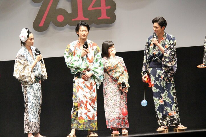菅田将暉、橋本環奈の演技を絶賛「鼻をほじったり、ゲロを吐いたり」