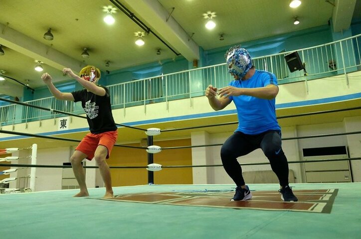 異色の合体!ウルティモ・ドラゴンに弟子入り K-1マスクマン・左右田、大一番に向けプロレス特訓