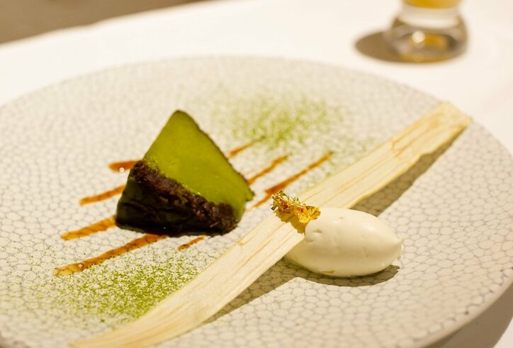 藤井聡太王将は「バスクチーズケーキ」、羽生善治九段は隣接した昭和記念公園のはちみつを使用「クレーム・キャラメル」 両者鮮やかデザートをオーダー/将棋・王将戦七番勝負第4局