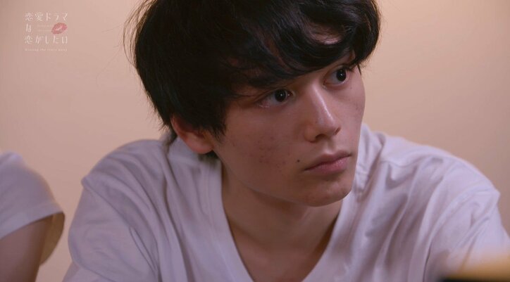 自分に好意を寄せる女優が他の男性とベッドシーン…複雑な表情を見せたミステリアス年下俳優の本心は『ドラ恋～Kissing the tears away～』act.5