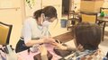介護サービスにネイルケア　美容で笑顔増え認知症予防も　専門家「社会的孤立を防ぐ」