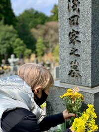 ナオコの旦那『今年初の実家で…墓参り』