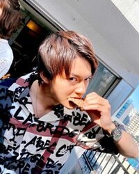 『TOKYO MER』佐野勇斗のワイルドな“かぶりつきショット”にファン歓喜「徳丸きゅん可愛い」