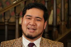 “父は大和証券元副会長”令和ロマン・松井ケムリ「両親がハワイに行った時に…」海外でのVIP待遇を明かす