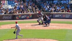 あわや頭部死球！ カブス・鈴木誠也、“一瞬の動き”がスゴすぎる　バットを飛ばしながら大ピンチを回避した瞬間「飛びすぎｗ」「もはや別の競技」